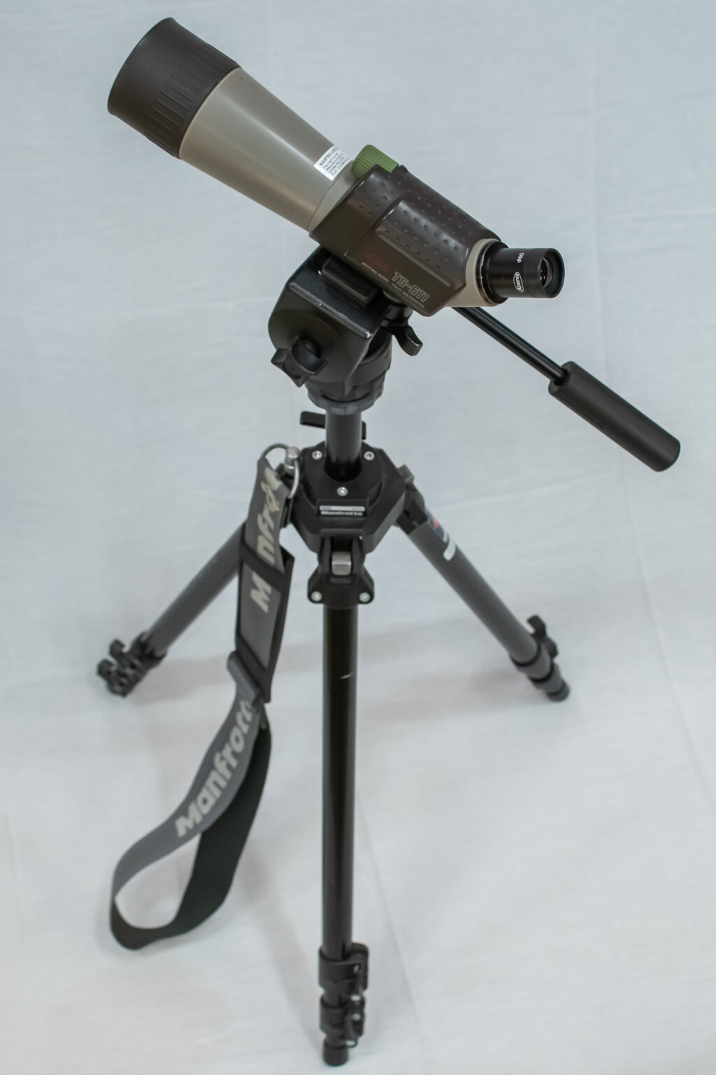 Kaukoputki 1 x Kowa TS-611, 2 x Nikon Spotting Scope 80A. Kaikissa Manfrotto- jalusta.